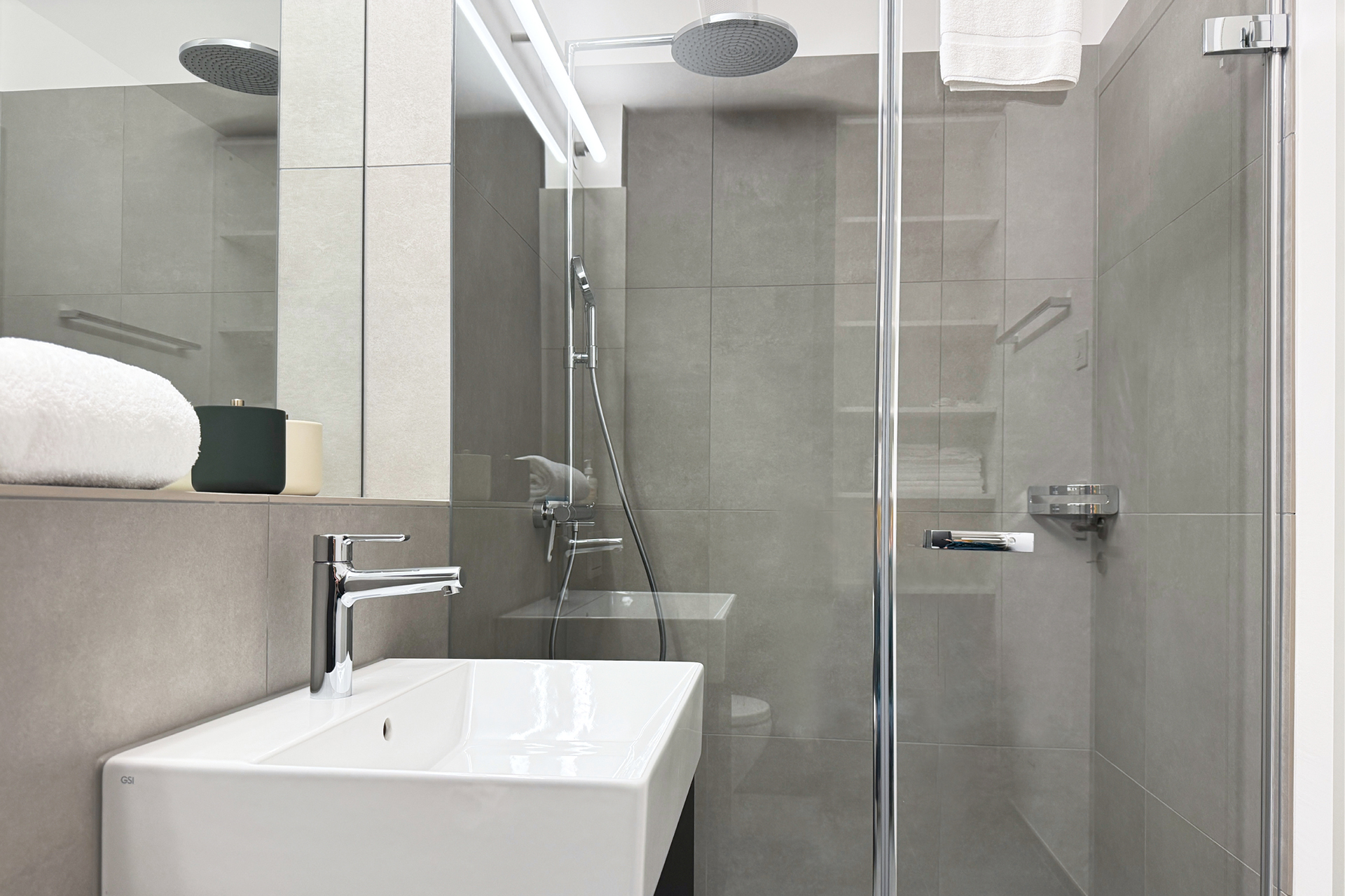 Fliederweg 7 bathroom